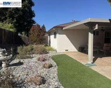 300 Kingsley Pl - Photo Thumbnail 17
