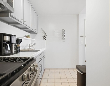 16 Clubhouse Avenue - Photo Thumbnail 10