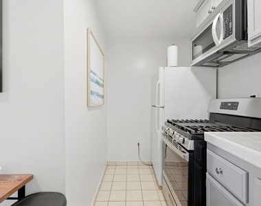 16 Clubhouse Avenue - Photo Thumbnail 9