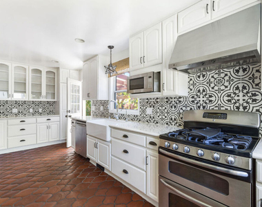 1330 Las Flores Drive - Photo Thumbnail 10