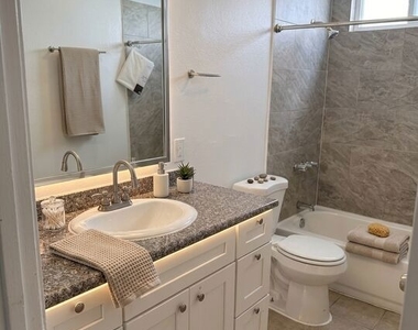 7533 Vineland Avenue - Photo Thumbnail 9