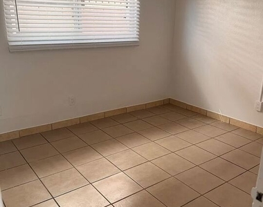 7533 Vineland Avenue - Photo Thumbnail 5
