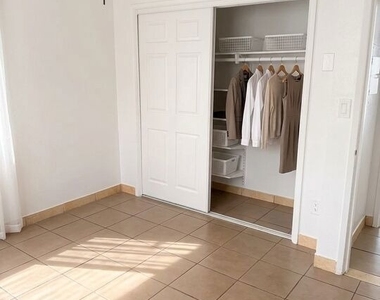 7533 Vineland Avenue - Photo Thumbnail 10