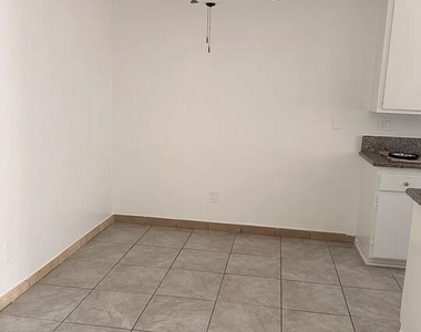 7533 Vineland Avenue - Photo Thumbnail 3