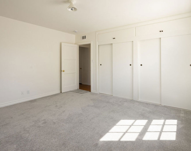 548 El Medio Avenue - Photo Thumbnail 10