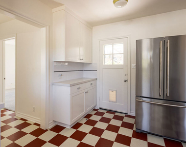 548 El Medio Avenue - Photo Thumbnail 7