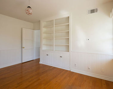 548 El Medio Avenue - Photo Thumbnail 9