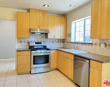 3129 Norwich Avenue - Photo Thumbnail 4