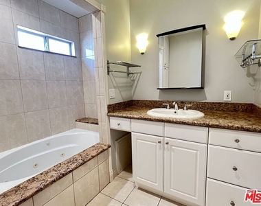 3129 Norwich Avenue - Photo Thumbnail 15