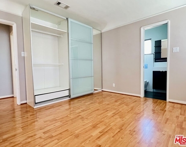 3129 Norwich Avenue - Photo Thumbnail 9