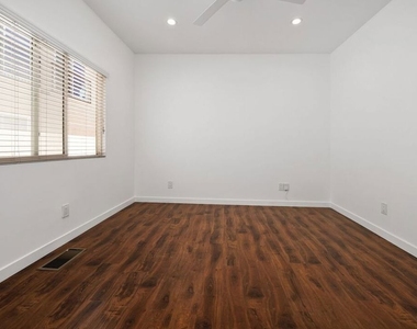 8549 Cashio Street - Photo Thumbnail 12