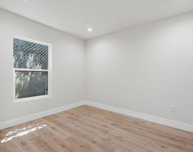 7803 Clearfield Avenue - Photo Thumbnail 5