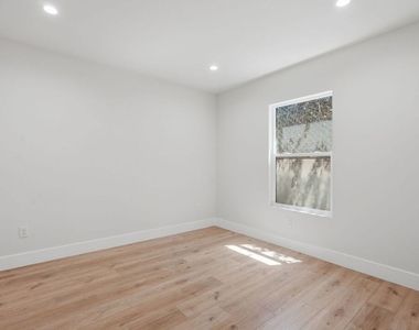 7803 Clearfield Avenue - Photo Thumbnail 7