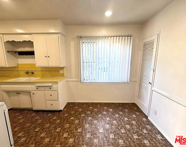 4919 Beverly Boulevard - Photo Thumbnail 17