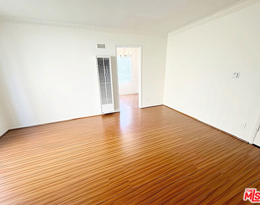 4919 Beverly Boulevard - Photo Thumbnail 9