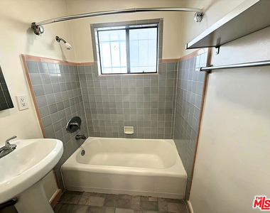 4919 Beverly Boulevard - Photo Thumbnail 18