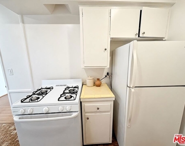 4919 Beverly Boulevard - Photo Thumbnail 8