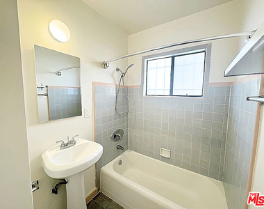 4919 Beverly Boulevard - Photo Thumbnail 14