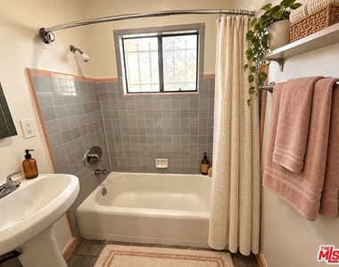 4919 Beverly Boulevard - Photo Thumbnail 5