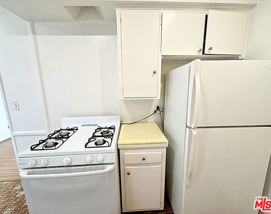 4919 Beverly Boulevard - Photo Thumbnail 16