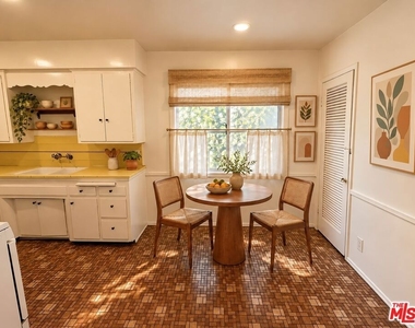 4919 Beverly Boulevard - Photo Thumbnail 2