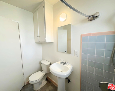 4919 Beverly Boulevard - Photo Thumbnail 15