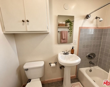 4919 Beverly Boulevard - Photo Thumbnail 6