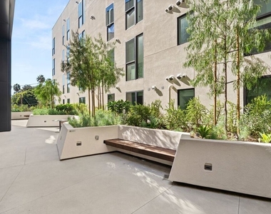3004 Sunset Boulevard - Photo Thumbnail 11