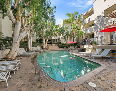 5325 Newcastle Avenue - Photo Thumbnail 17