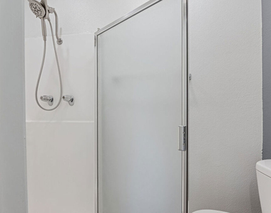 5325 Newcastle Avenue - Photo Thumbnail 14
