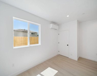 5655 Case Avenue - Photo Thumbnail 12
