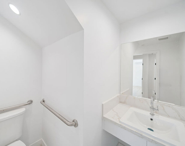 5655 Case Avenue - Photo Thumbnail 5