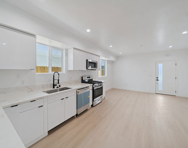 5655 Case Avenue - Photo Thumbnail 2