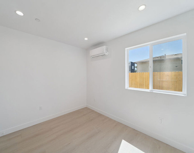 5655 Case Avenue - Photo Thumbnail 10