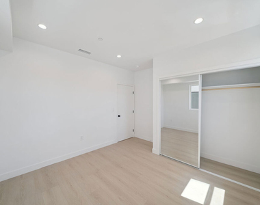5655 Case Avenue - Photo Thumbnail 15