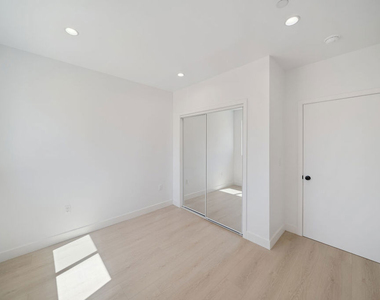 5655 Case Avenue - Photo Thumbnail 8