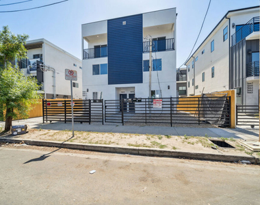 5655 Case Avenue - Photo Thumbnail 17