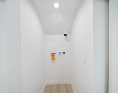 5655 Case Avenue - Photo Thumbnail 16