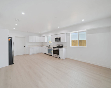 5655 Case Avenue - Photo Thumbnail 4
