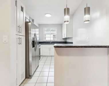 5335 Vantage Avenue - Photo Thumbnail 4
