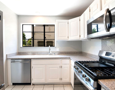 144 S Mansfield Avenue - Photo Thumbnail 10