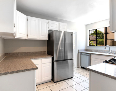 144 S Mansfield Avenue - Photo Thumbnail 9