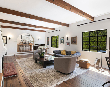 144 S Mansfield Avenue - Photo Thumbnail 5