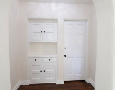 144 S Mansfield Avenue - Photo Thumbnail 16