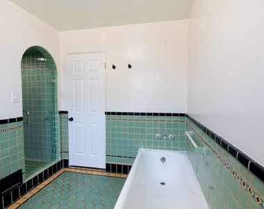 144 S Mansfield Avenue - Photo Thumbnail 18