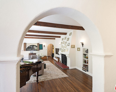 144 S Mansfield Avenue - Photo Thumbnail 4