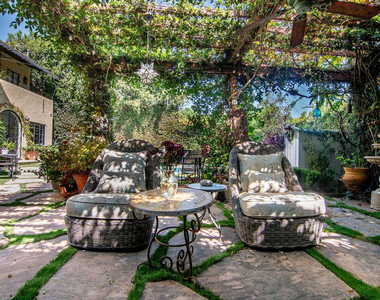 144 S Mansfield Avenue - Photo Thumbnail 29