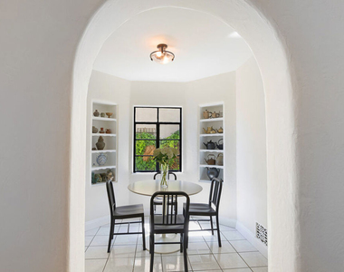 144 S Mansfield Avenue - Photo Thumbnail 11