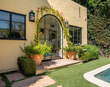 144 S Mansfield Avenue - Photo Thumbnail 20