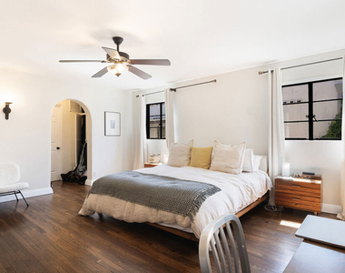 144 S Mansfield Avenue - Photo Thumbnail 13